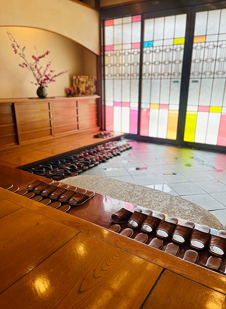 玄関ロビー。彩月との出会いは、ここから。